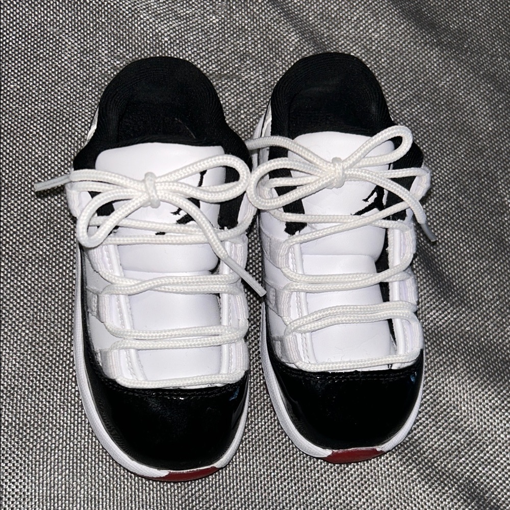 Jordan 11 Retro Low Concord Bred size 8c